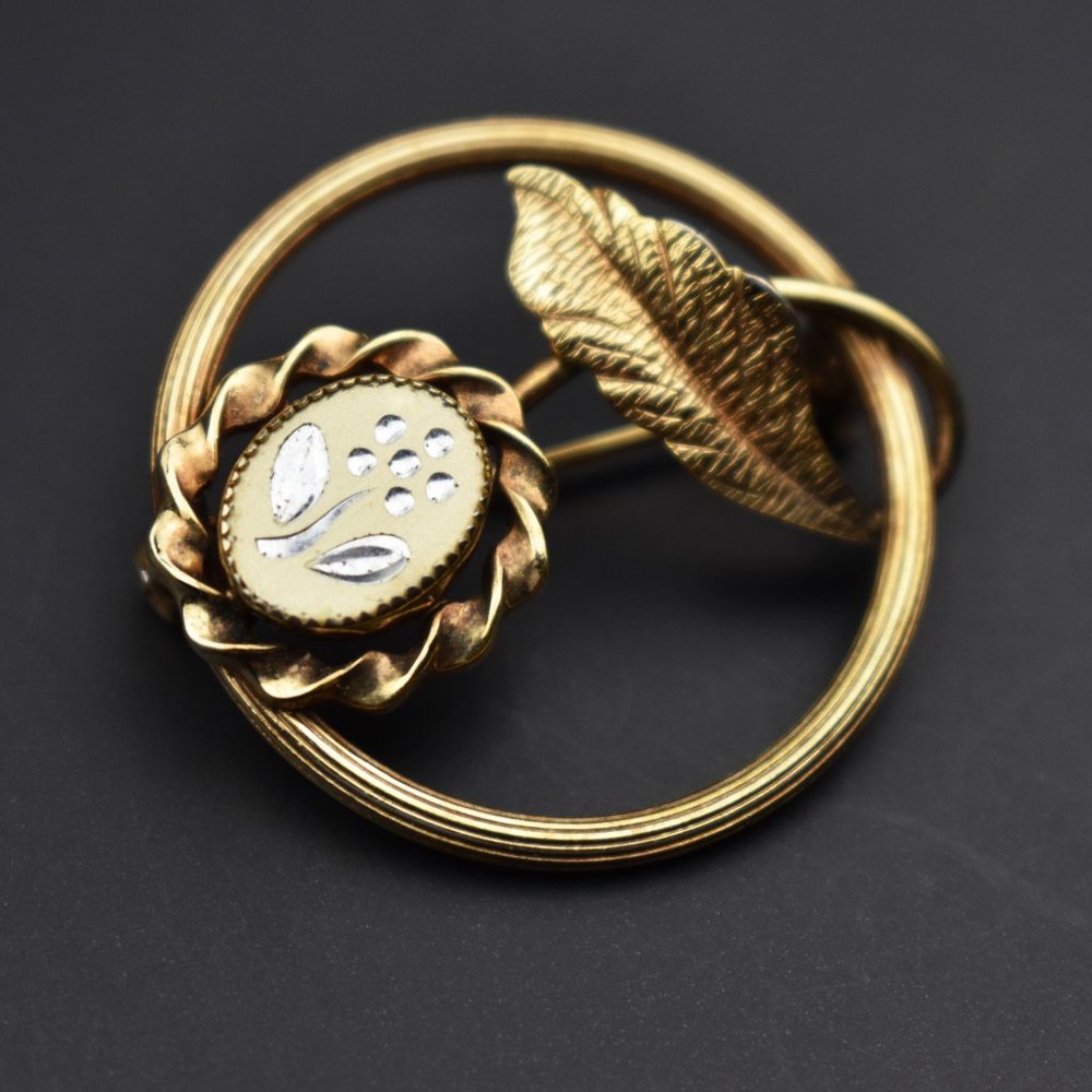Gold floral brooch 60s vintage, simple elegant flower pin